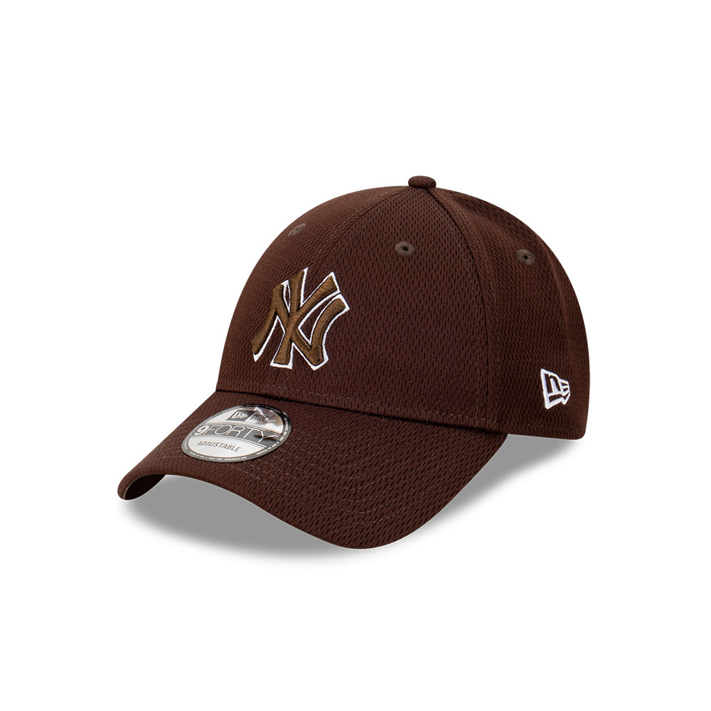New Era New York Yankees 9Forty Dashmark Walnut OSFM